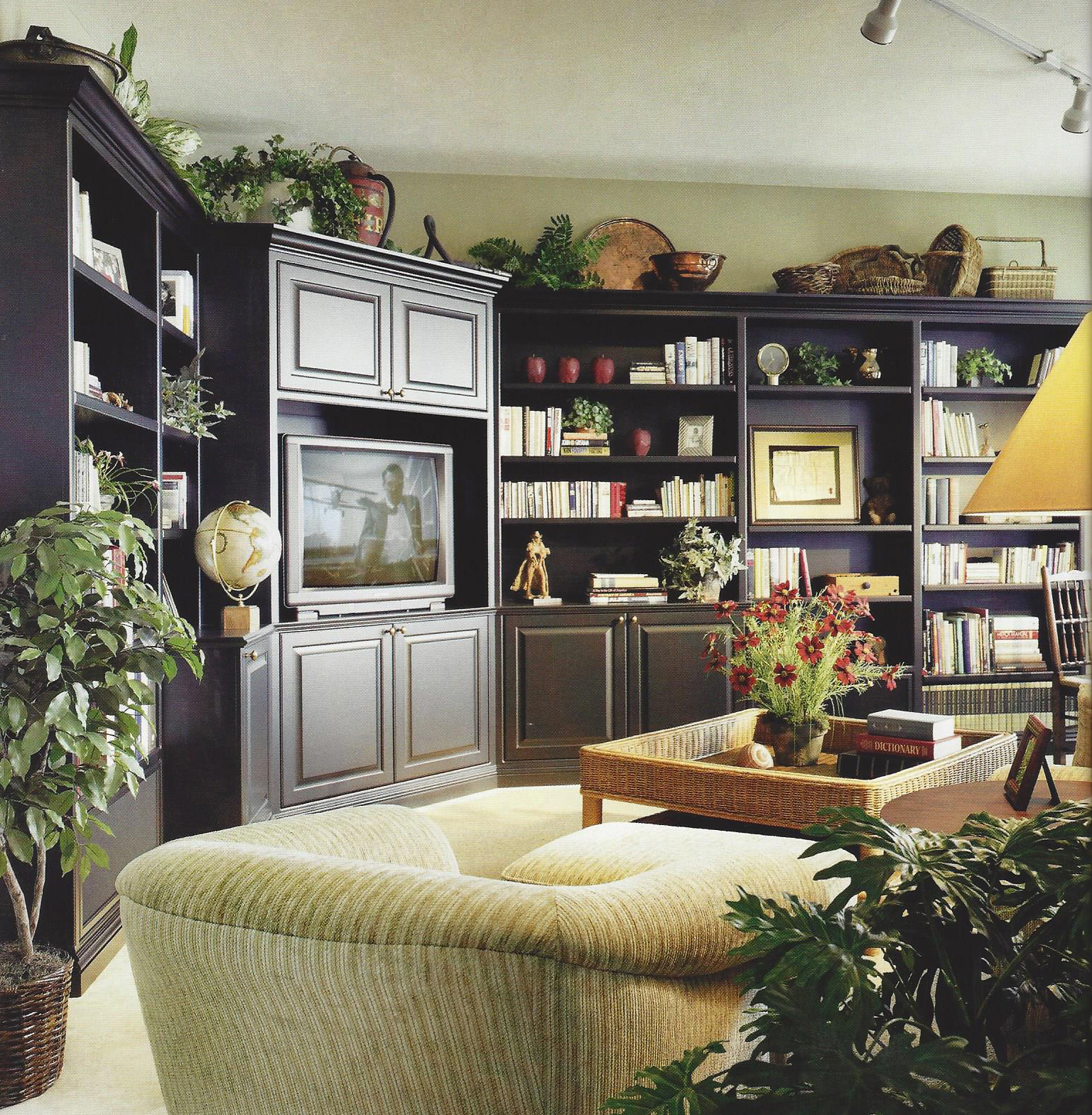 Entertainment wall cabinetry